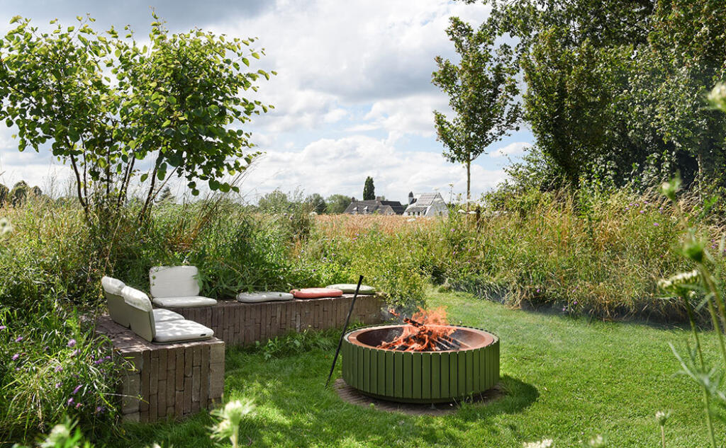 Greenarchitects stefaan willems landschapsarchitect laarne natuurlijke tuin zitbank kleiklinkers moortel en