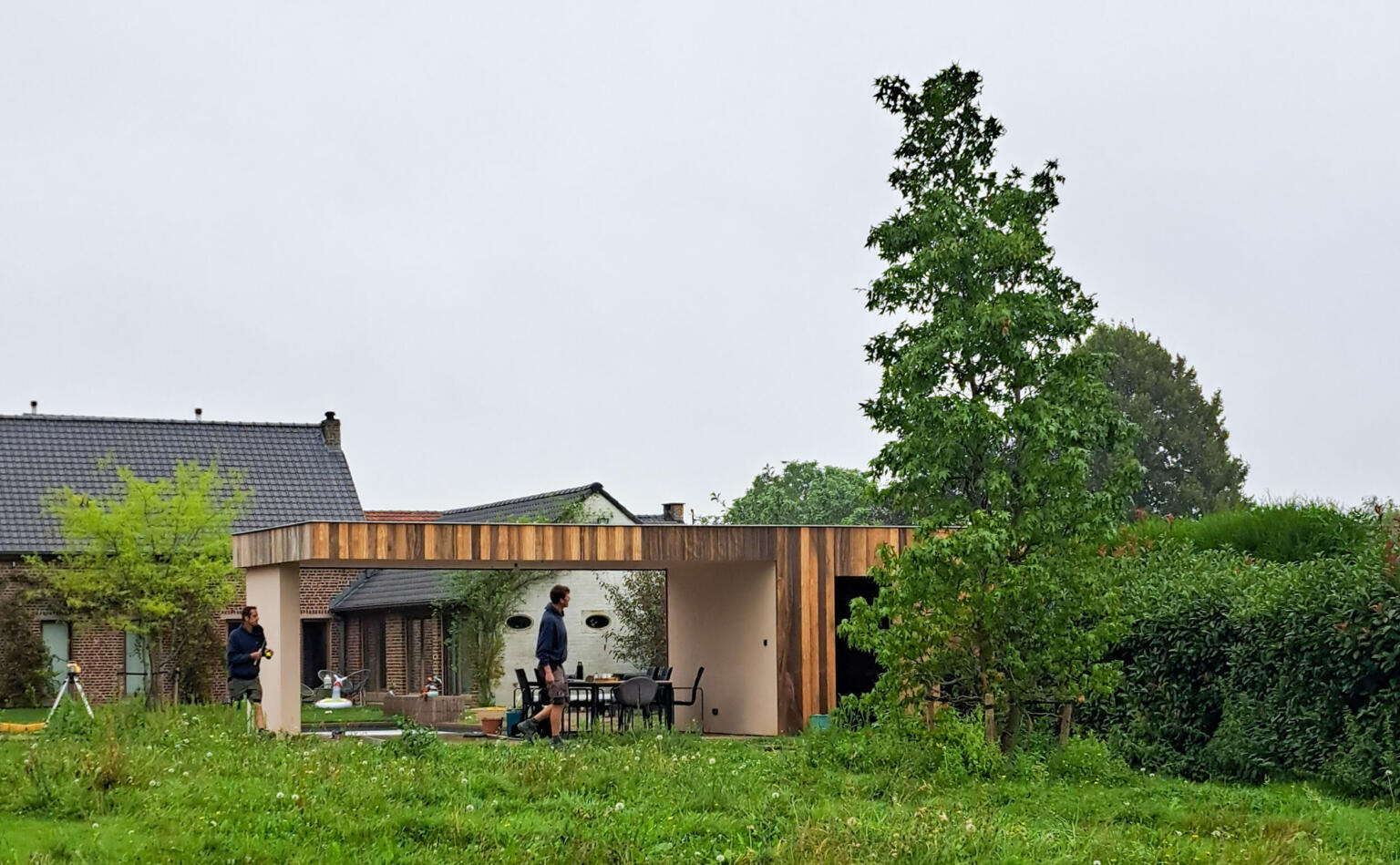 Greenarchitects laarne herne tuinaanleg bijgebouw in padoek crepi poolhouse 3