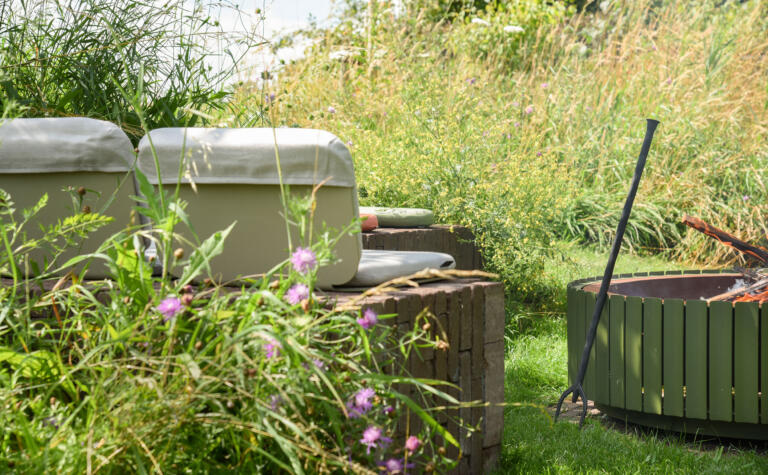 Greenarchitects stefaan willems landschapsarchitect laarne gent natuurlijke tuin met zitbank kleiklinkers en vuurschaal wunder 6