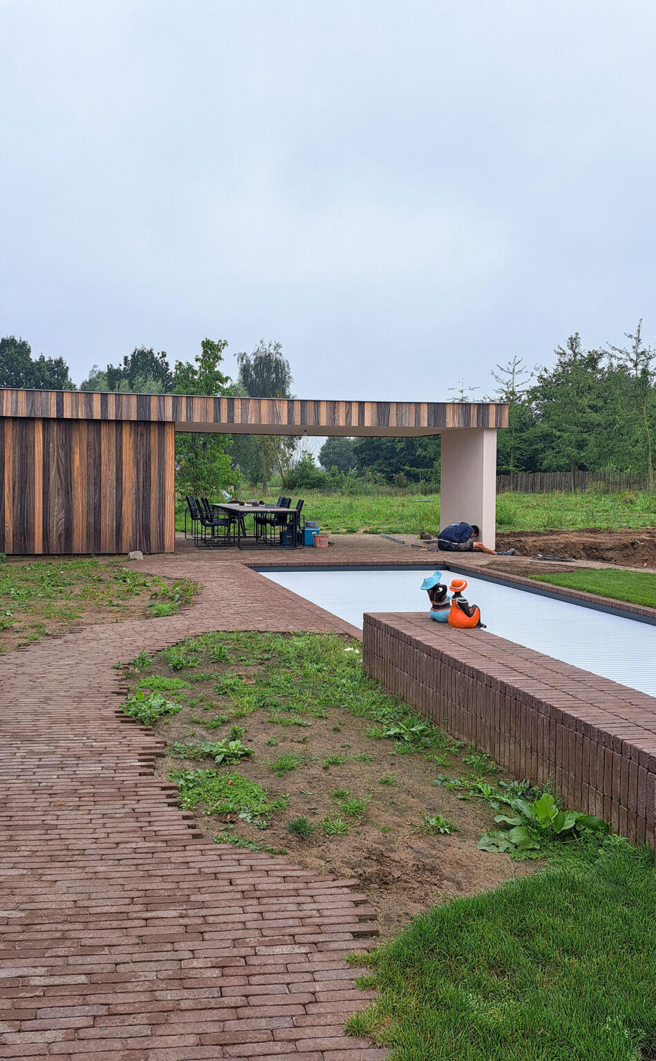 Greenarchitects laarne herne tuinaanleg bijgebouw in padoek crepi poolhouse 6