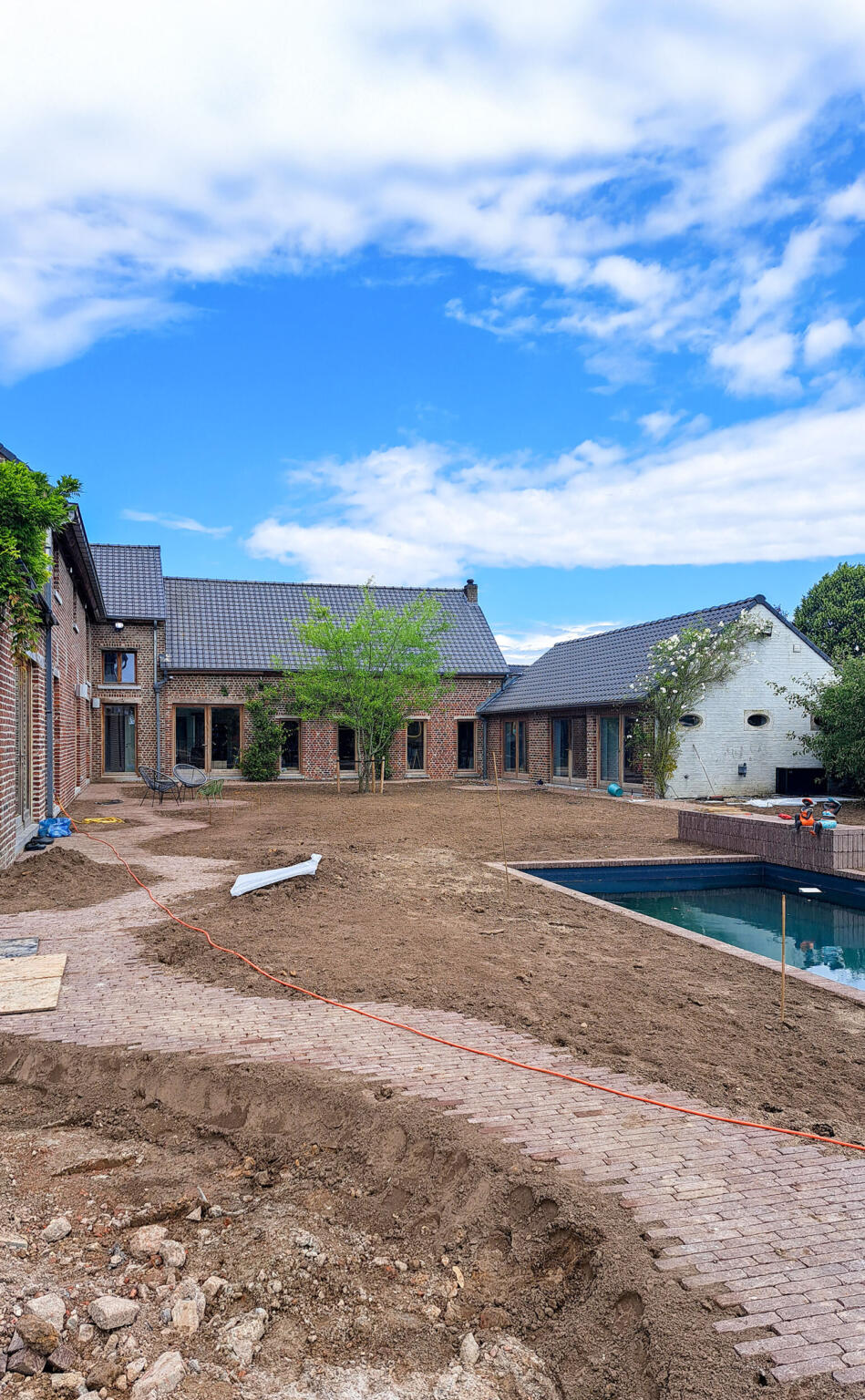 Greenarchitects laarne herne tuinaanleg zwembad foudeau tuinontwerp kleiklinker 1